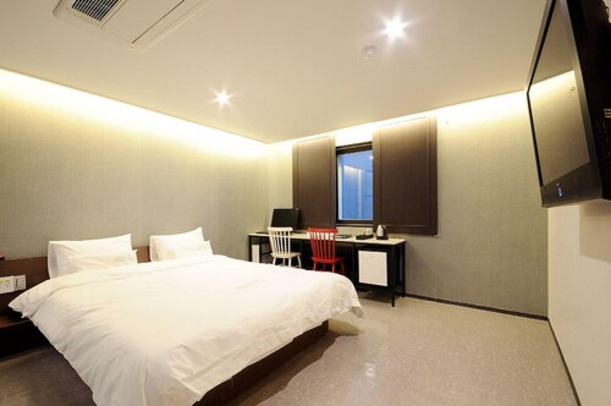 Queens Hotel Seomyeon Пусан Экстерьер фото